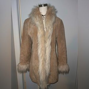 MIXIT beautiful ‘penny lane’ coat! So comfortable and it’s so cute! Size small